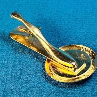 GOLDSTONE? MEDALLION TIE CLIP