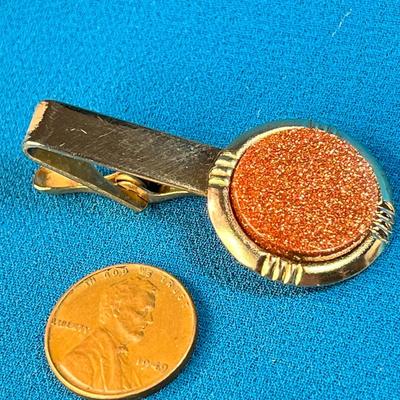 GOLDSTONE? MEDALLION TIE CLIP