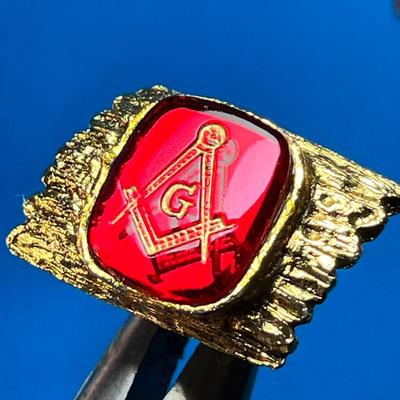 GOLDTONE METAL AND INCISED RED STONE CUFFLINKS MASONIC SYMBOL