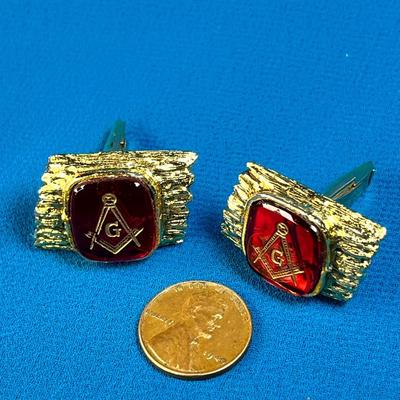 GOLDTONE METAL AND INCISED RED STONE CUFFLINKS MASONIC SYMBOL