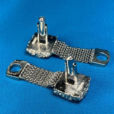 SILVERTONE TEXTURED CUFFLINKS WITH INSET BLACK STONE AND WRAP-AROUND BANDS BY SWANK