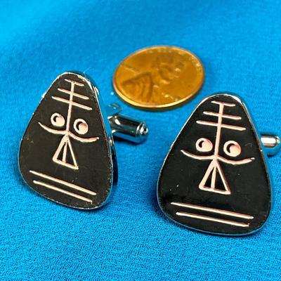 UNUSUAL INCISED FACE CUFFLINKS PINK LINES IN BLACK SURFACE