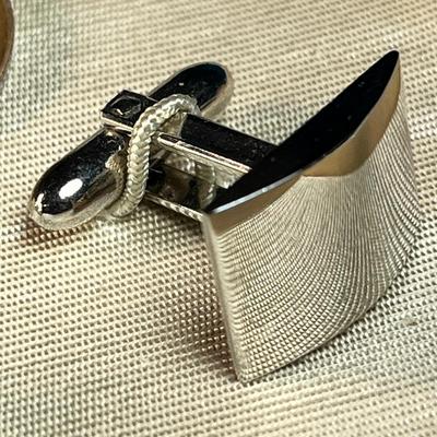 SHINY SILVERTONE MODERN STYLE CUFFLINKS IN ORIGINAL BOX