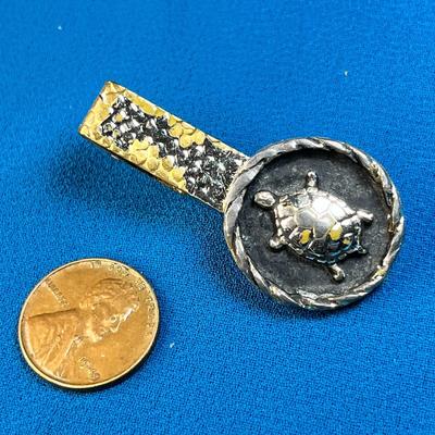TEXTURED TURTLE MEDALLION TIE CLIP