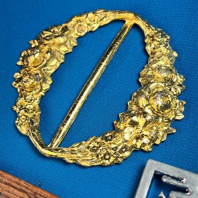 GROUP OF 5 DIFFERENT BELT BUCKLES: WOOD, GOLDTONE, SILVERTONE, FANCY, SIMPLE