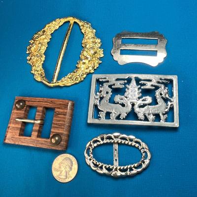 GROUP OF 5 DIFFERENT BELT BUCKLES: WOOD, GOLDTONE, SILVERTONE, FANCY, SIMPLE