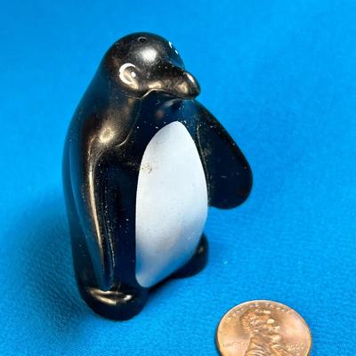 CUTE LITTLE PENGUIN FIGURE