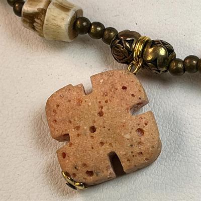 INTERESTING BEADED NECKLACE WITH STONE PENDANT 