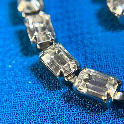 BRILLIANT PRONG SET RHINESTONE NECKLACE WITH SOME EMERALD SHAPED STONES