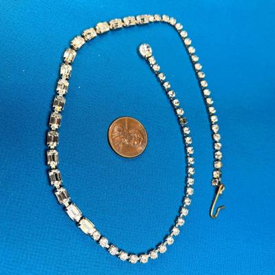 BRILLIANT PRONG SET RHINESTONE NECKLACE WITH SOME EMERALD SHAPED STONES