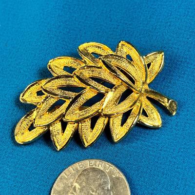 BEAUTIFUL GOLDTONE TEXTURED OPENWORK LEAF PIN