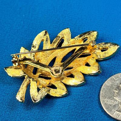 BEAUTIFUL GOLDTONE TEXTURED OPENWORK LEAF PIN