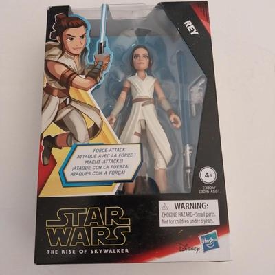 (NIB) STAR WARS ACTION FIGURES " REY" AND " KYLO REN"