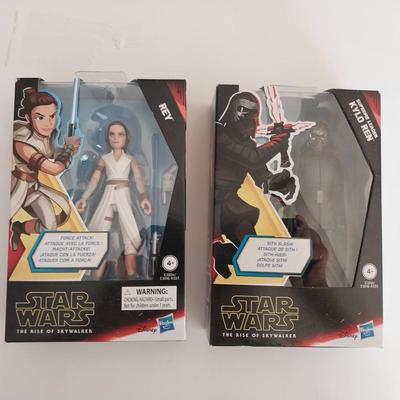 (NIB) STAR WARS ACTION FIGURES " REY" AND " KYLO REN"