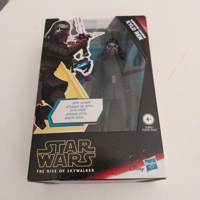 (NIB) STAR WARS ACTION FIGURES " REY" AND " KYLO REN"
