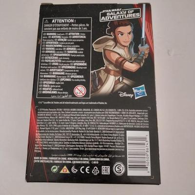 (NIB) STAR WARS ACTION FIGURES " REY" AND " KYLO REN"