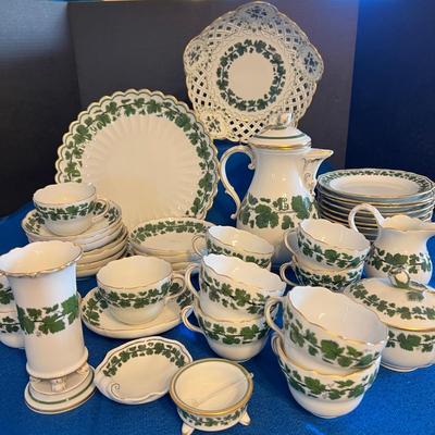 Antique Meissen Green Ivy Vine Leaf Hand-Painted Porcelain 44 Piece Set