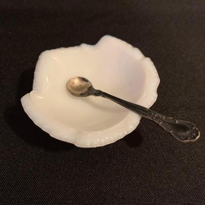 Indiana Glass Co. Milk Glass plus More (B2-KW)