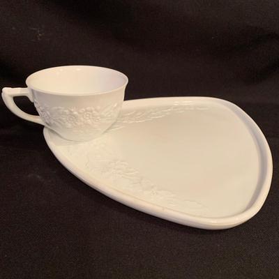 Indiana Glass Co. Milk Glass plus More (B2-KW)