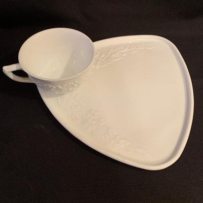 Indiana Glass Co. Milk Glass plus More (B2-KW)