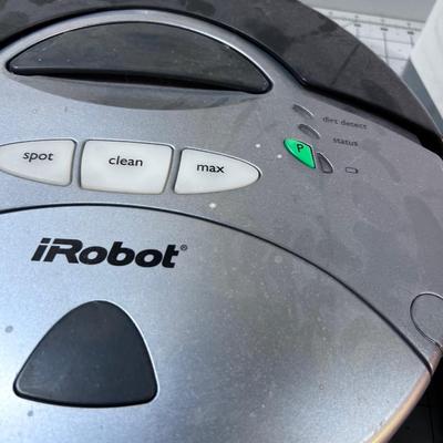 ROOMBA I-Robot Vacuum Cleaner with Charging Station and 4 perimeter Posts? 