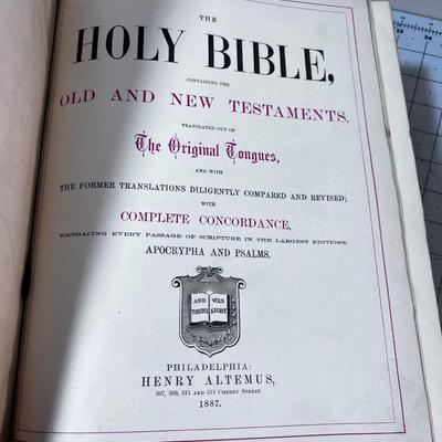 The Holy Bible (OLD & Large) 