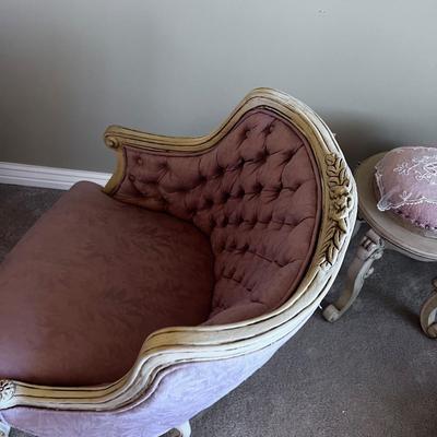 Pink Diamond Tufted Chair 