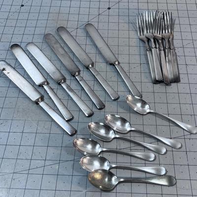 W M Rogers 3 piece Service for 6 Silver Plate 