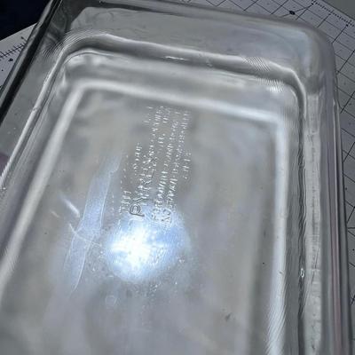 2 Pyrex Baking Dishes with the Lid