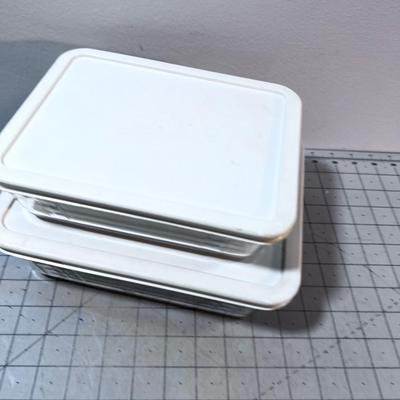 2 Pyrex Baking Dishes with the Lid