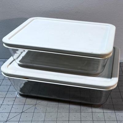 2 Pyrex Baking Dishes with the Lid