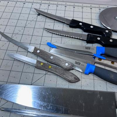Tray of Kitchen Knives 