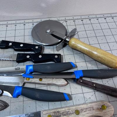 Tray of Kitchen Knives 