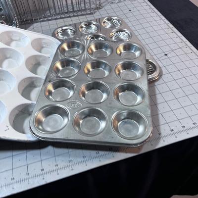 Disposable NEW Grill pan, Muffin Tins, Cookie Cooling Racks