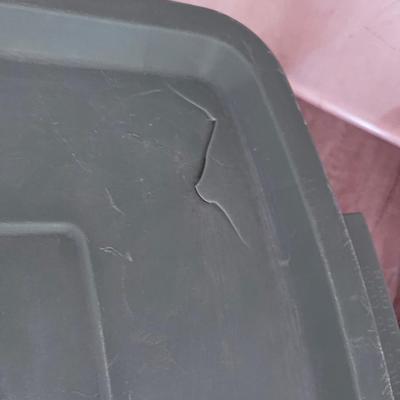 3 Rubber Maid Tubs with Lids
