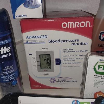 BLOOD PRESSURE MONITOR, PULSE OX AND TOILETRIES