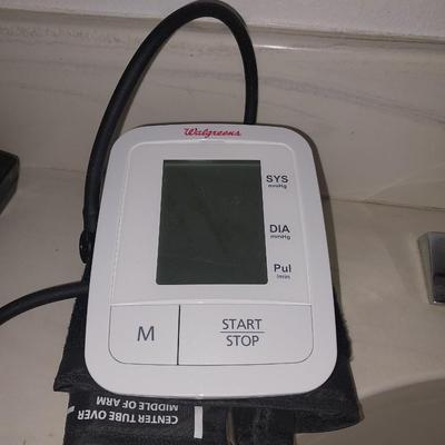 MEDTRONIC HEART MONITOR & BLOOD PRESSURE MONITOR