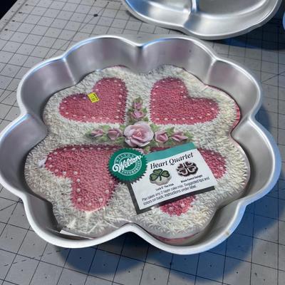 4 Character Cake Pans NEW 