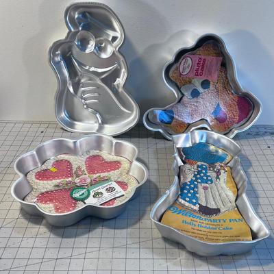 4 Character Cake Pans NEW 