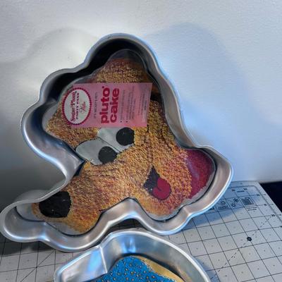 4 Character Cake Pans NEW 