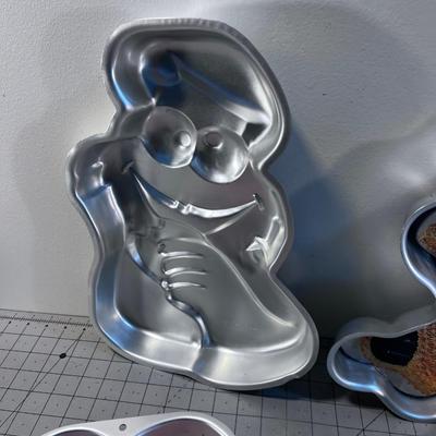 4 Character Cake Pans NEW 