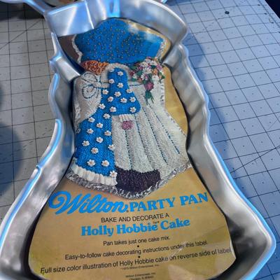 4 Character Cake Pans NEW 