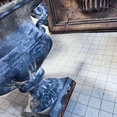 Rustic DÃ©cor Lot: Planter, Plaque and decor