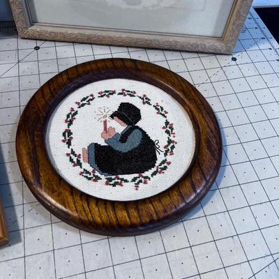 4 Pieces of Decorator Items, Plate & Pictures