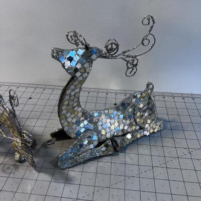 2 Reindeer