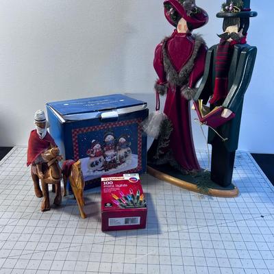 Christmas Item Carolers, Snowmen etc.