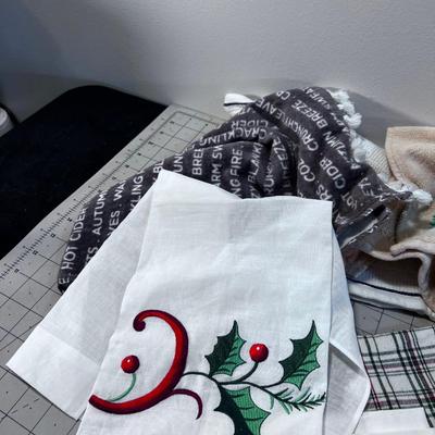 Holiday Towels 