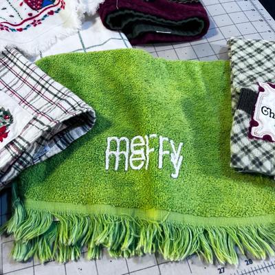 Holiday Towels 