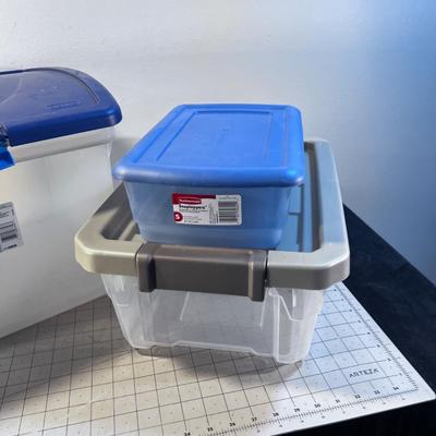 3 Storage tubs with lids