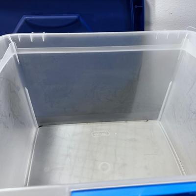 3 Storage tubs with lids